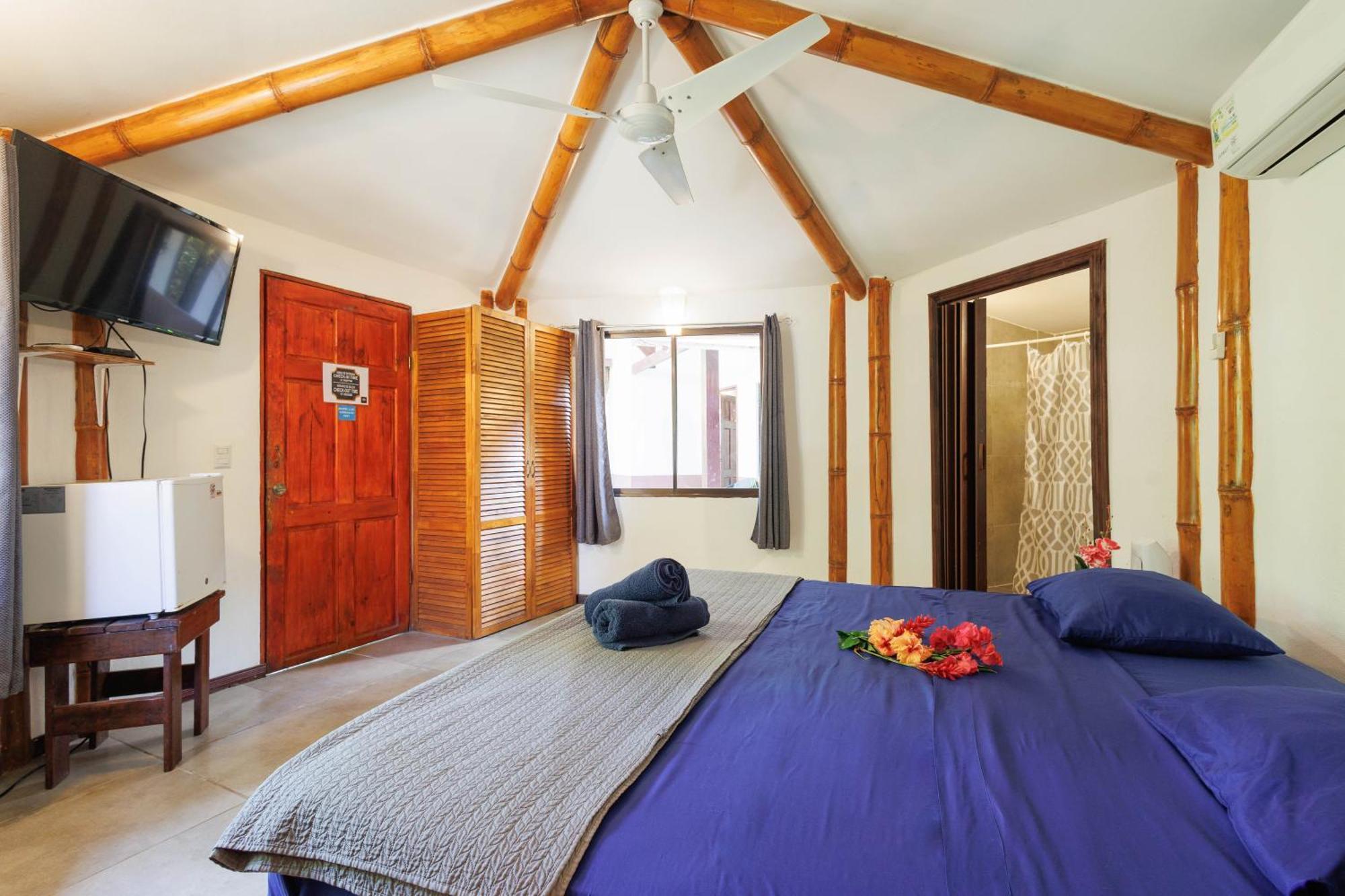 Bambutel Cocles Hotel Puerto Viejo de Talamanca Kültér fotó