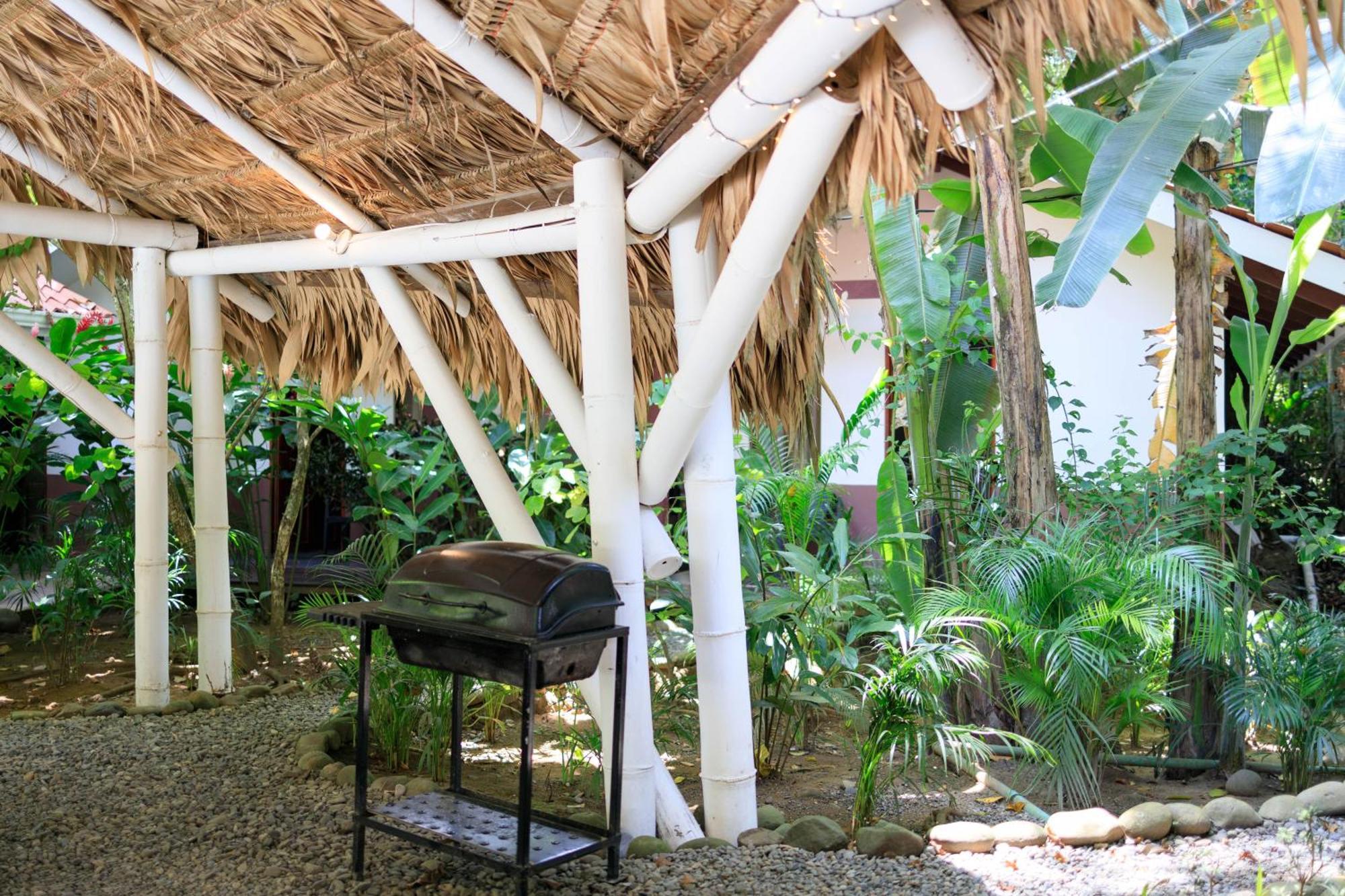 Bambutel Cocles Hotel Puerto Viejo de Talamanca Kültér fotó