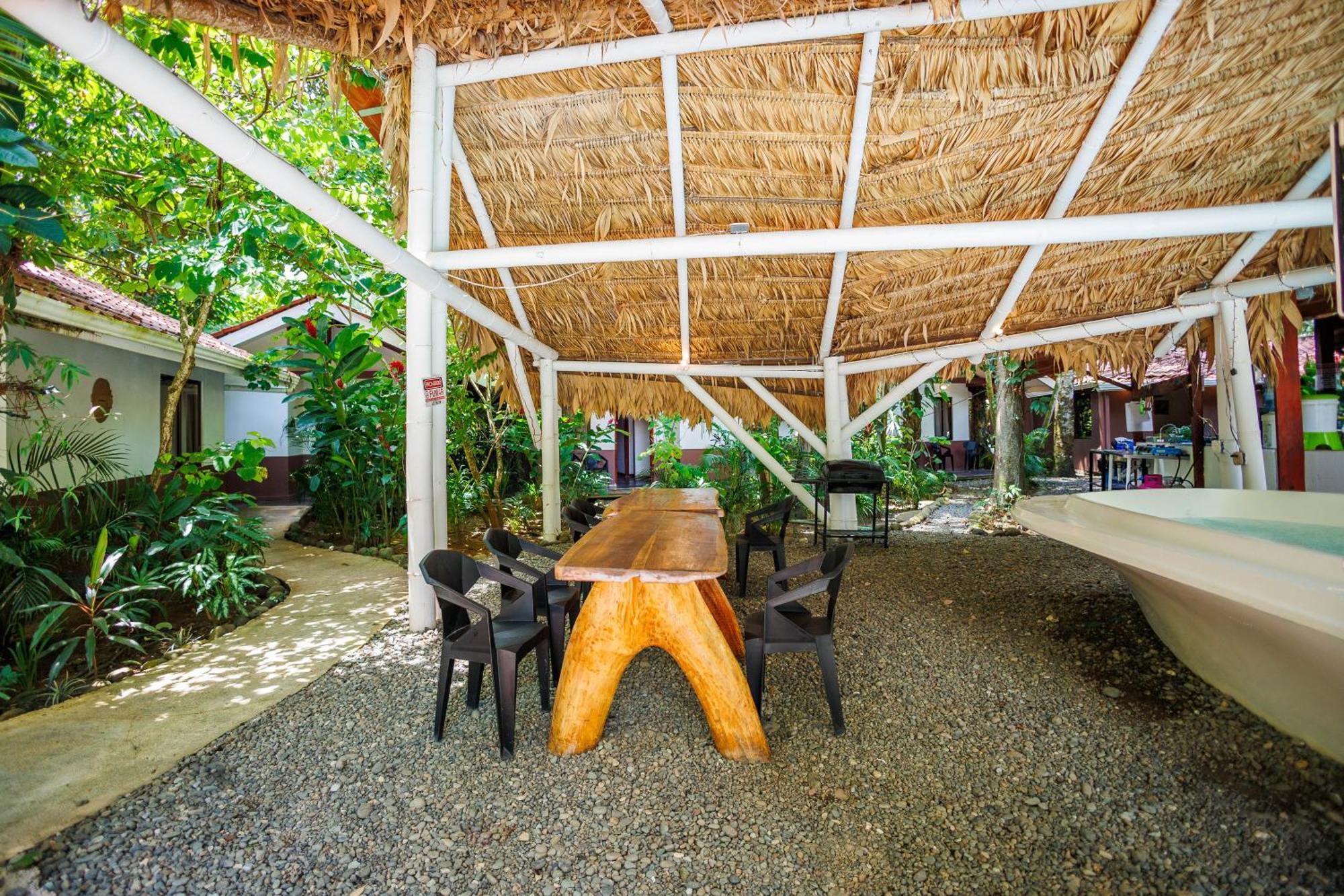 Bambutel Cocles Hotel Puerto Viejo de Talamanca Kültér fotó