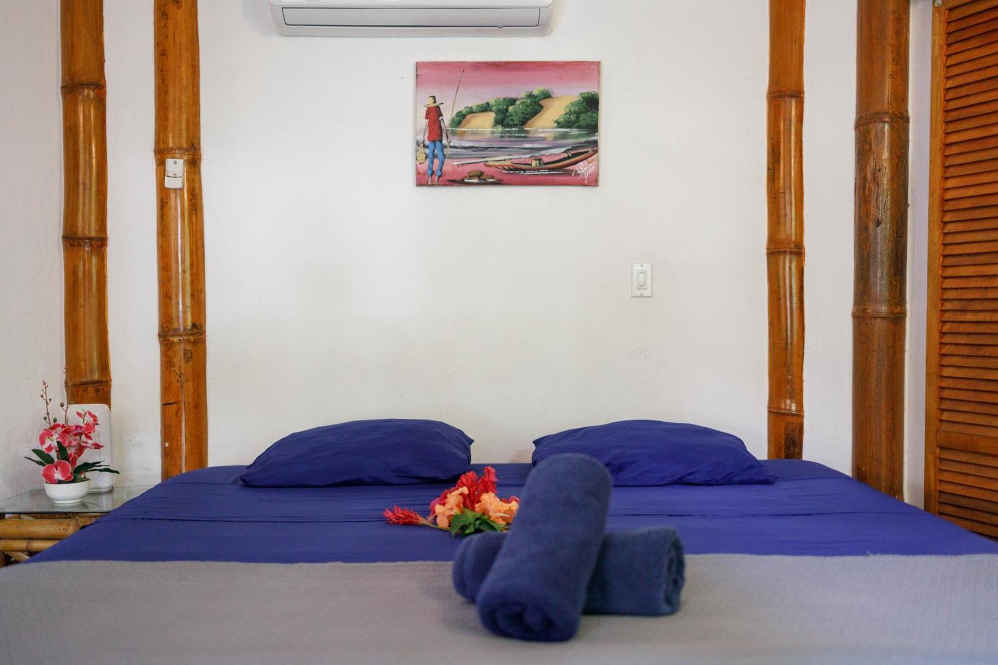 Bambutel Cocles Hotel Puerto Viejo de Talamanca Kültér fotó